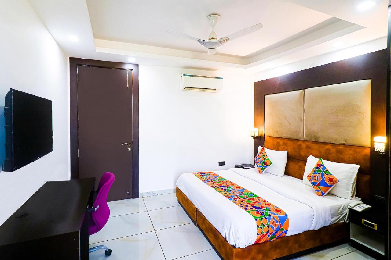 Fabhotel Kiara The Private Suites グルガウン エクステリア 写真