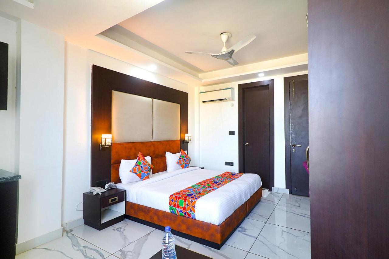 Fabhotel Kiara The Private Suites グルガウン エクステリア 写真