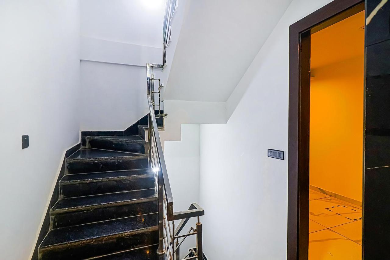 Fabhotel Kiara The Private Suites グルガウン エクステリア 写真